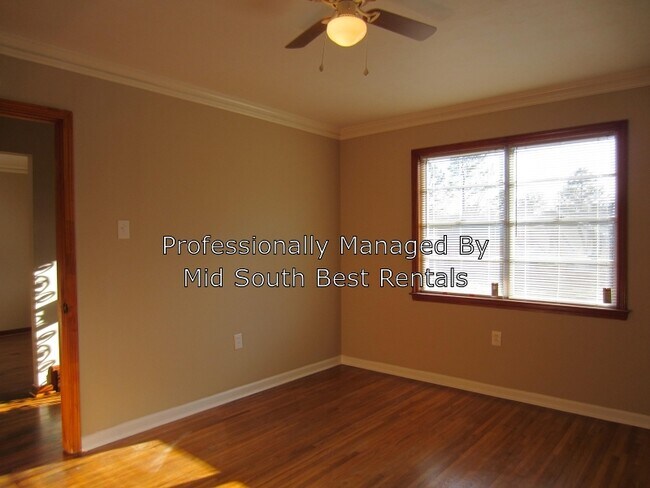 Building Photo - 1316 Busby Cove
