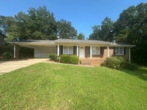 Building Photo - 927 Pinecliff Dr
