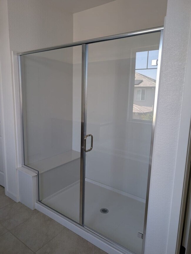 Foto del edificio - Spacious 4BR, 3.5 bath House in River Isla...