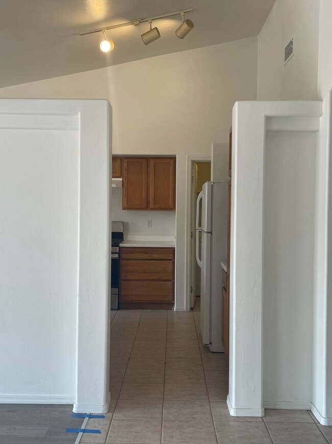 Building Photo - Lovely 3 Bedroom House!