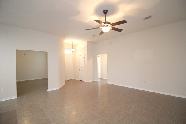 Foto del edificio - Coming March 16th — Upgraded 3-Bed, 2-Bath Pace Home in The Woodlands with Open Floor Plan, Bonus...