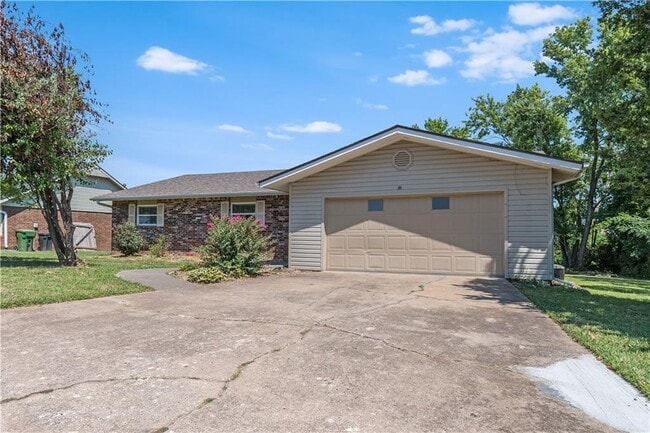 Building Photo - 811 S Riviera Dr