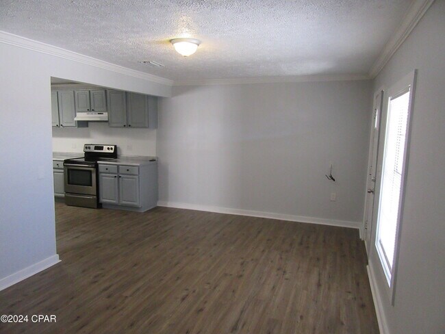 Building Photo - 237 Helen Ave