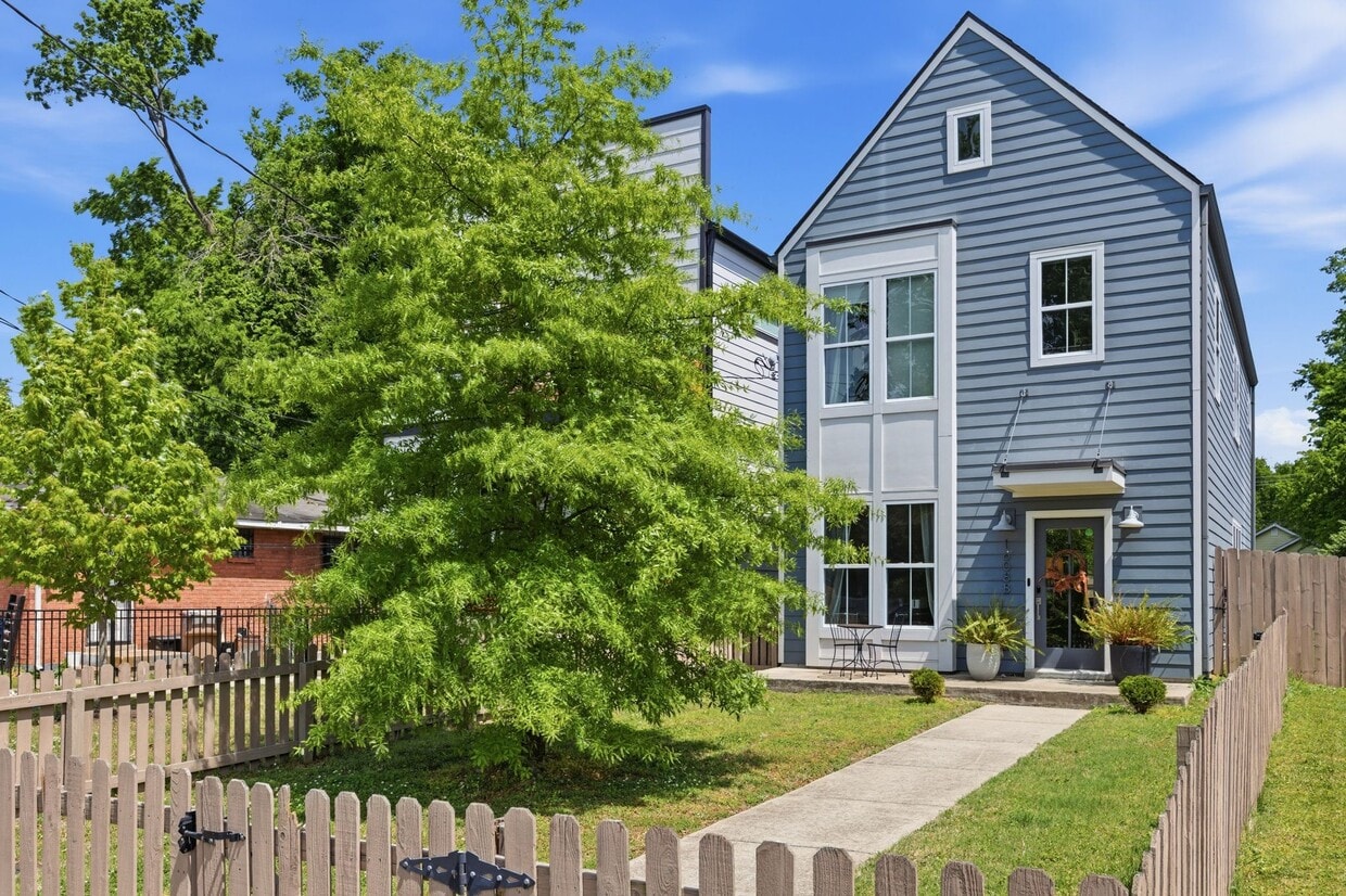 Photo - 1608 16th Ave N (Nashville, TN)