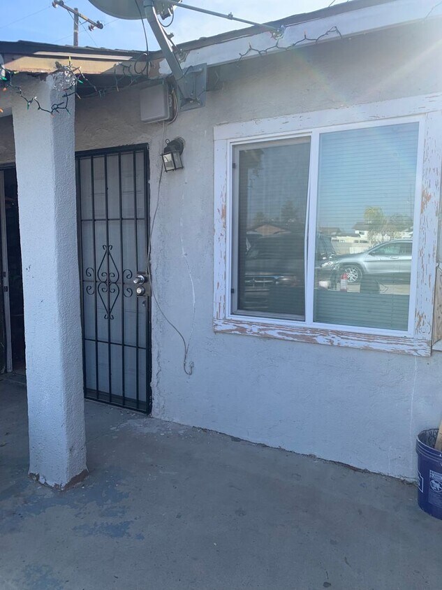 Primary Photo - 105 &amp; 107 E 8th Street
