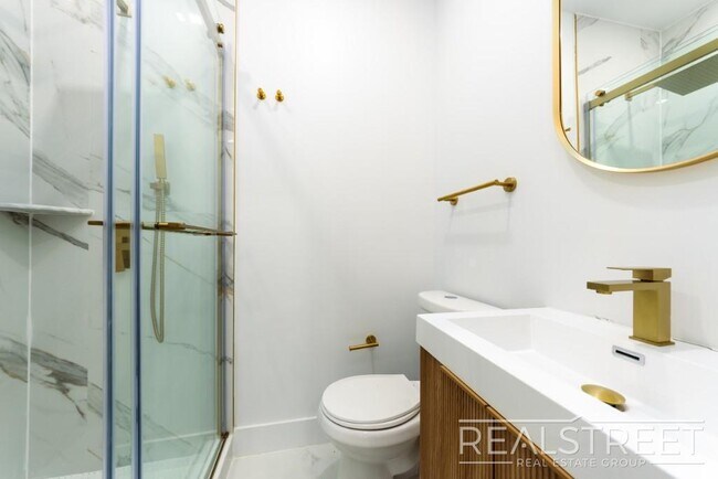 Foto del edificio - Brand New 3 Bed 3 Bath with OD space!
