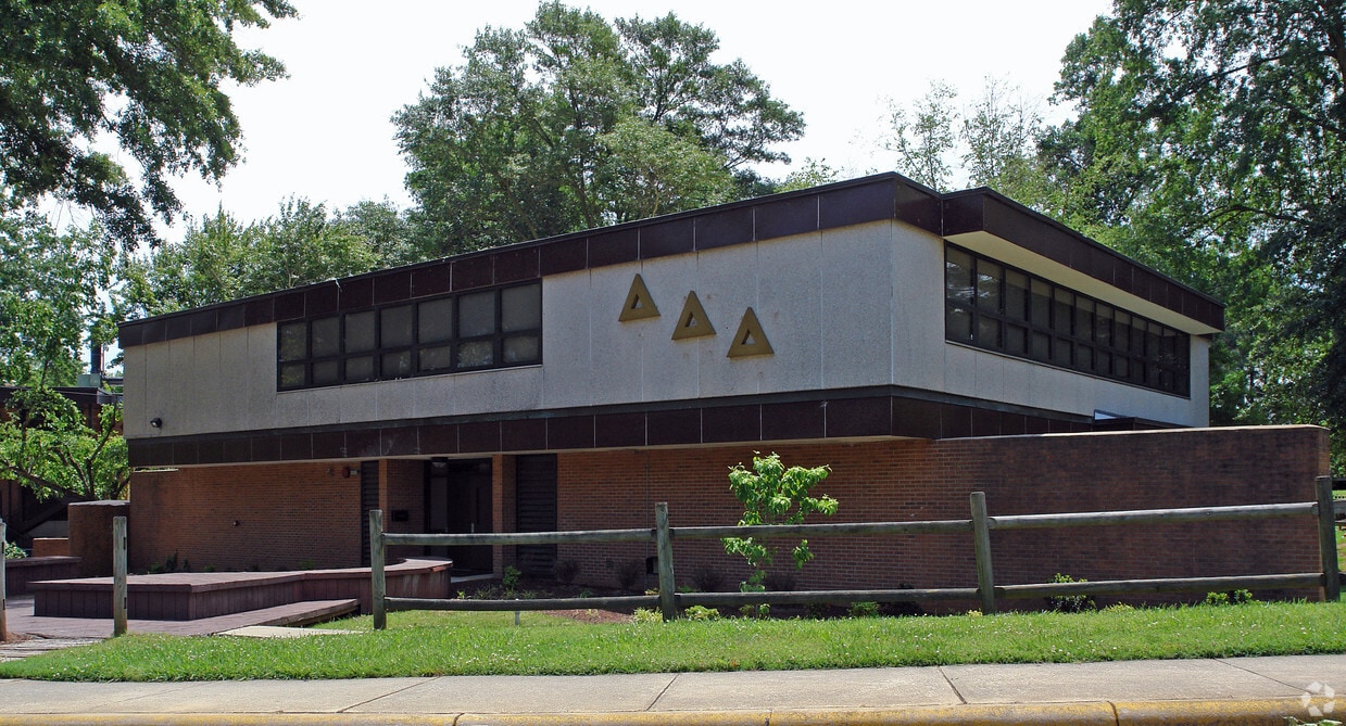 Primary Photo - 2511 Fraternity Ct