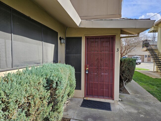 Building Photo - 2037 Benita Dr