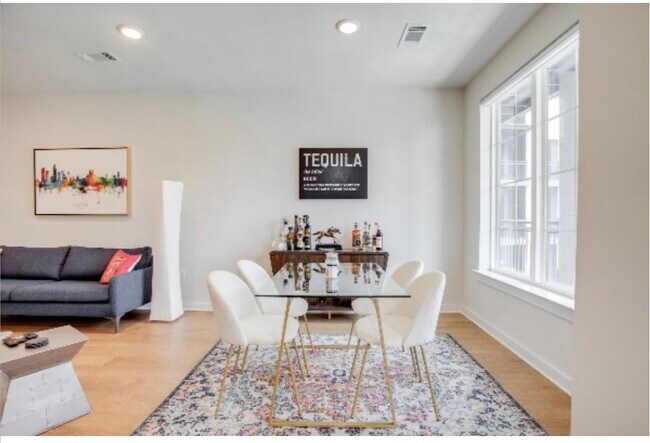 Foto del edificio - 600 E Trinity Ln