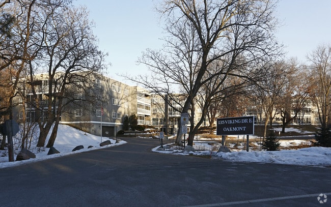 Building Photo - 135 Viking Dr E