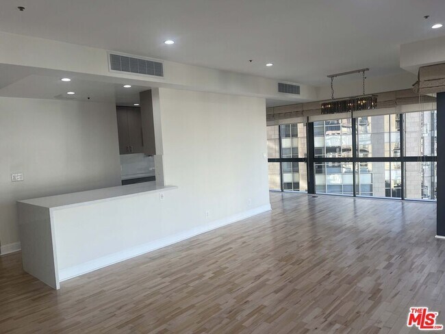 Building Photo - 10750 Wilshire Blvd