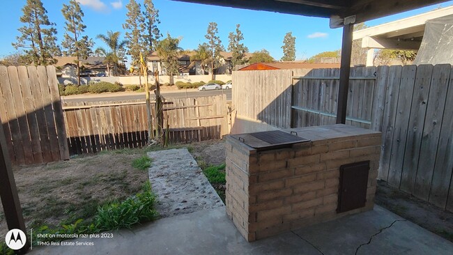 Foto del edificio - 4 bedrooms 2 baths single story home in So...