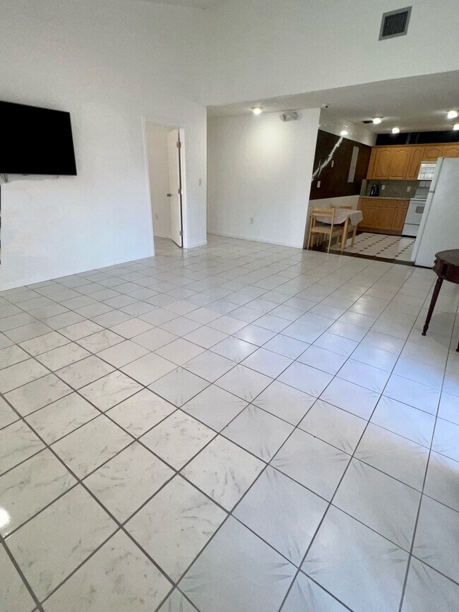 Living Room / Dinning Room - 3411 SW 24th St