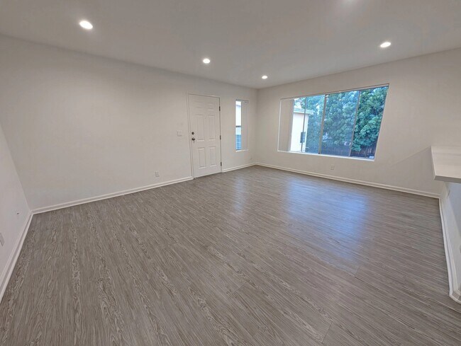 Foto del edificio - 520 N Virgil Ave