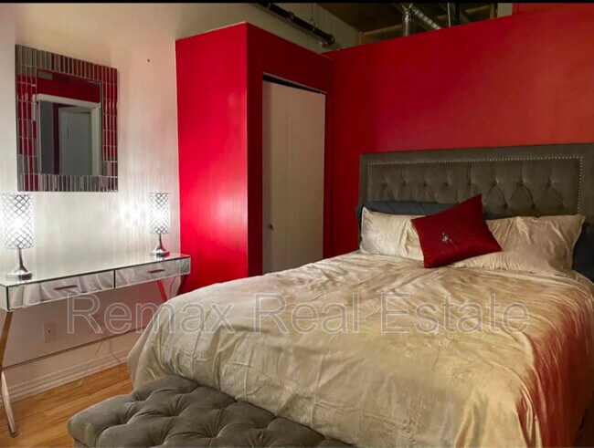 Photo du bâtiment - 10024 Jasper Ave