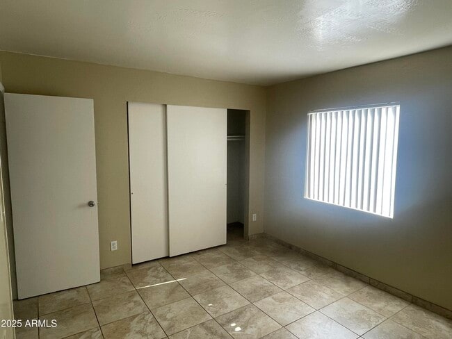 Foto del edificio - 1222 E Mountain View Rd