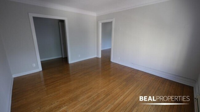 Building Photo - 2 bedroom in CHICAGO IL 60657