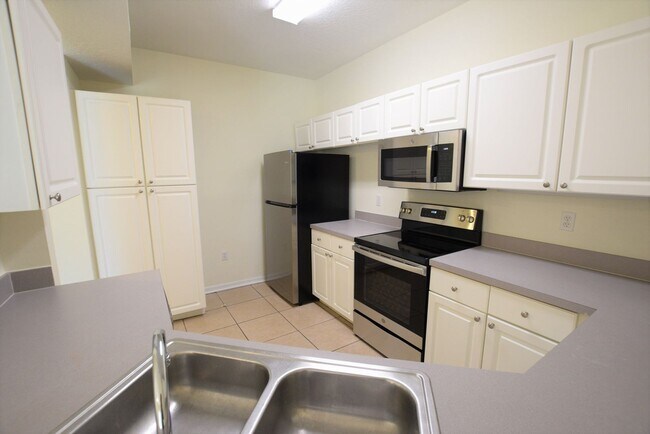 Foto del edificio - Resort-Style Living! Bright 1-Bedroom Cond...