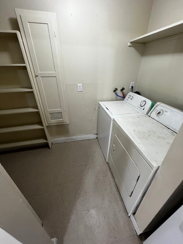Building Photo - 5202 Castlewood Rd