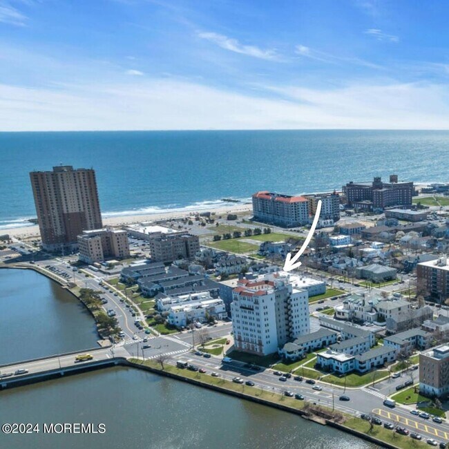 Foto del edificio - 400 Deal Lake Dr