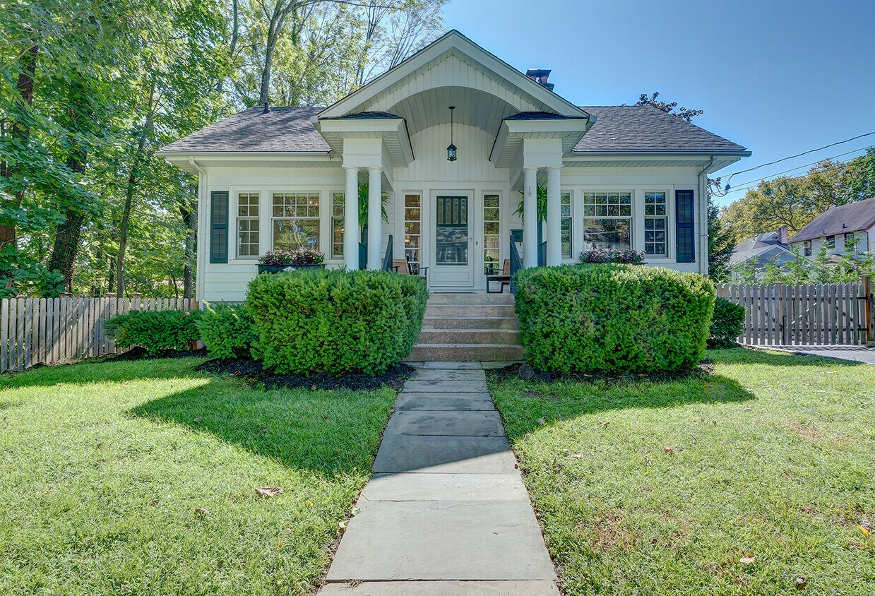 Primary Photo - 3 Fuller Ave