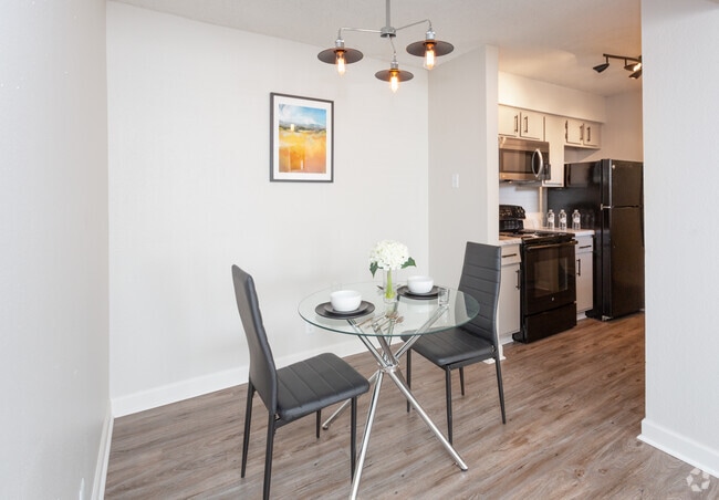 1BR, 1BA - 618 SF - Woodlands Apartments