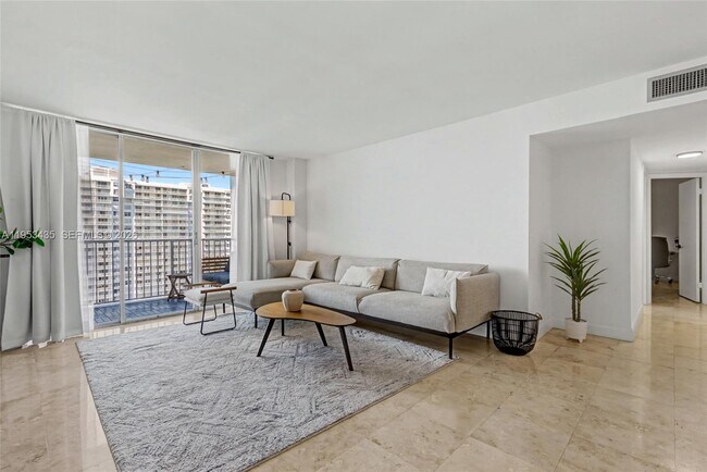 Foto del edificio - 2851 NE 183rd St