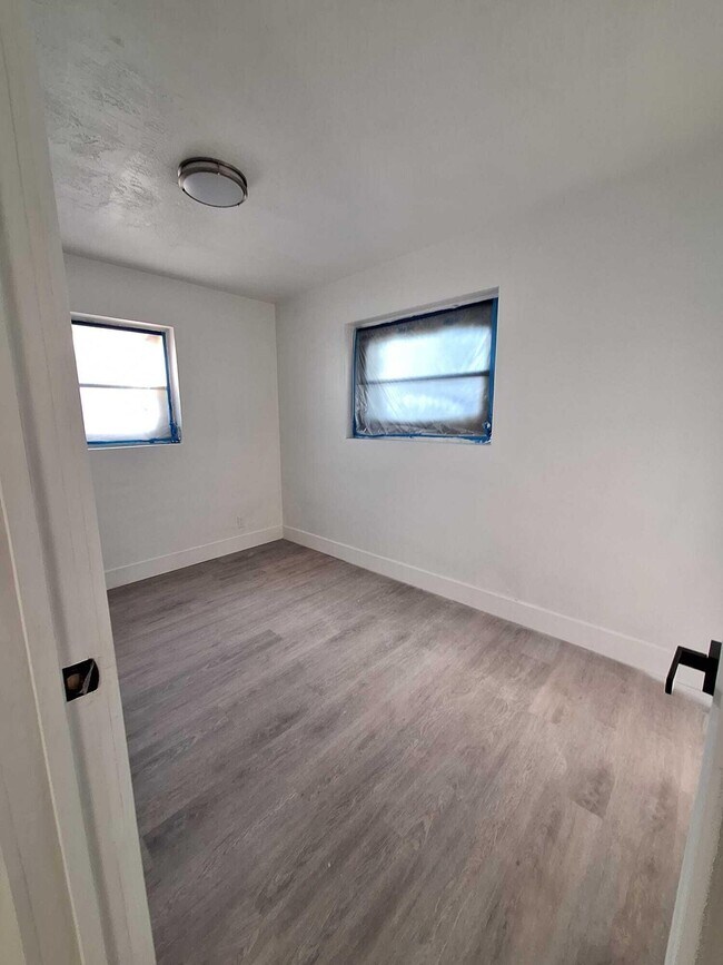 Building Photo - 1000 W 1st St