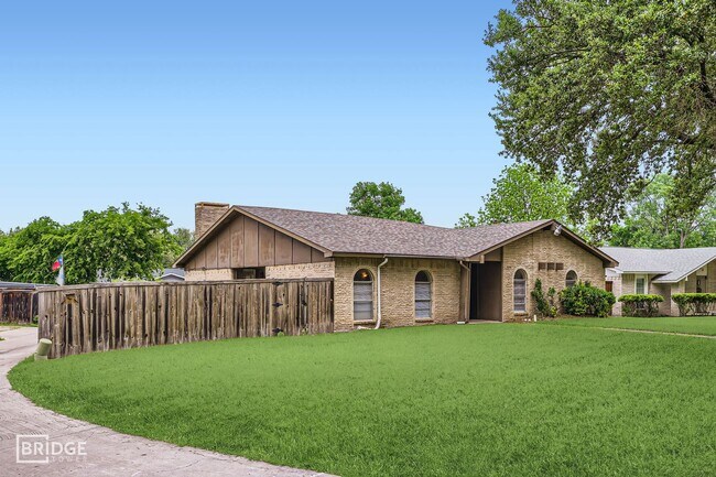 Building Photo - 509 Ivy Way