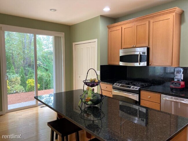 Building Photo - 4 br, 2.5 bath House - 6124 189TH PL NE