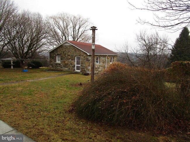 Building Photo - 1346 Old Grade Rd