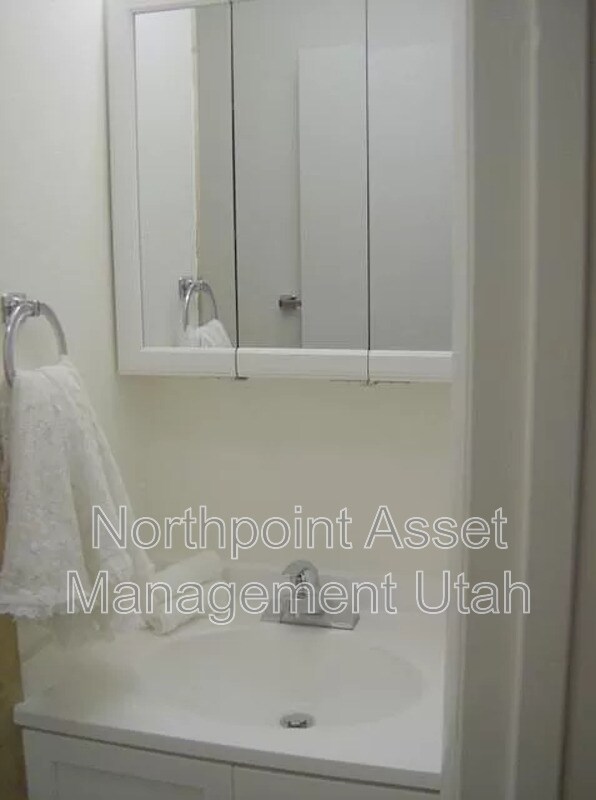 Building Photo - 552 E Delno Cir