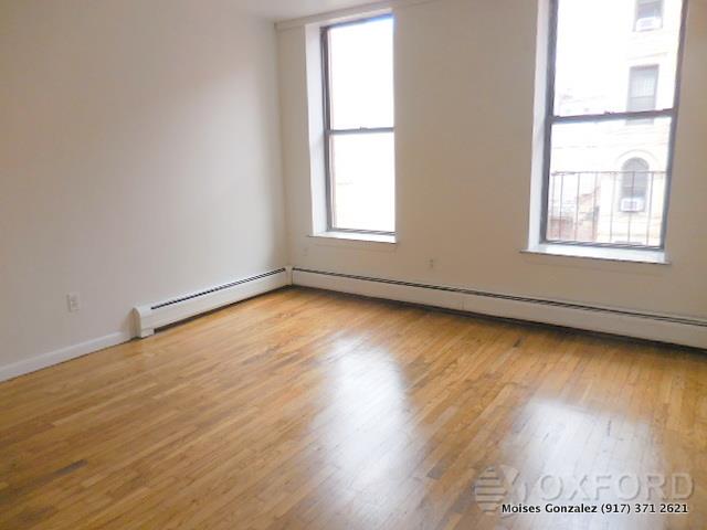 Foto del edificio - 239 E 2nd St