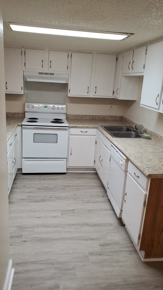 Building Photo - 311 Meadows Dr