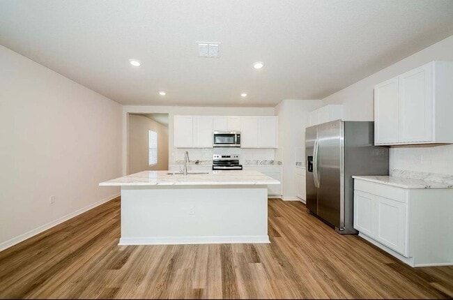 Building Photo - 7913 Majestic Palms Ct