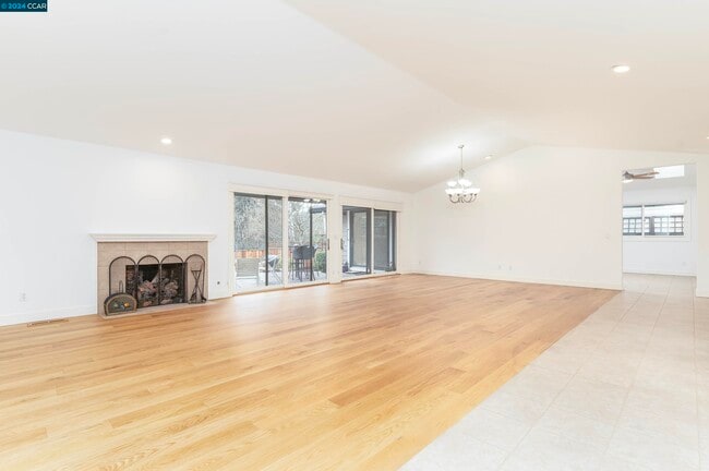 Foto del edificio - 179 Cypress Point Way