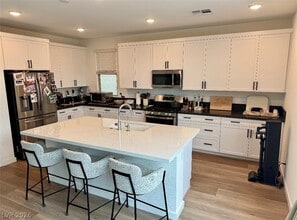 Building Photo - 724 Emerson Creek Ct