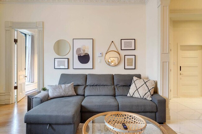 Building Photo - 3831 R. Saint-Denis