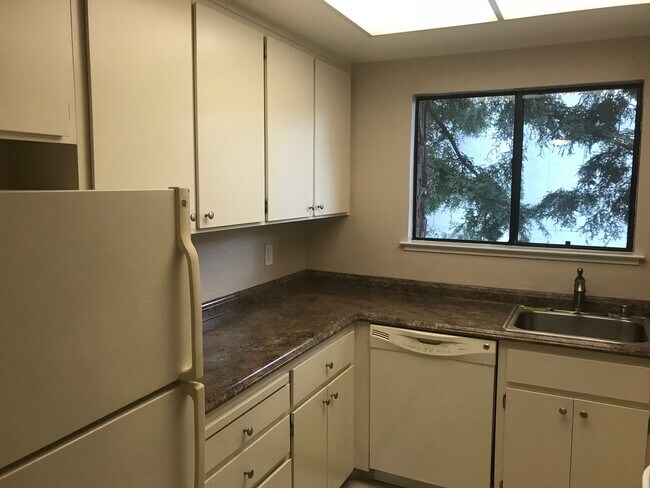 Foto del edificio - Available NOW! 2 Bedroom Condominium with ...