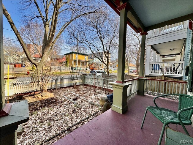 Foto del edificio - 314 Hawley Ave