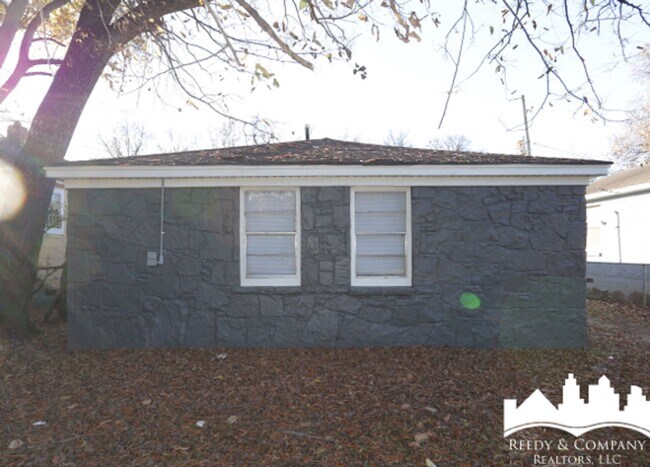 Building Photo - 2108 Curry Ave