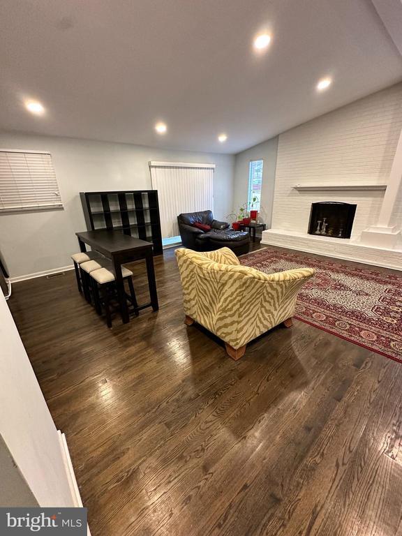 Building Photo - 10006 Green Forest Dr