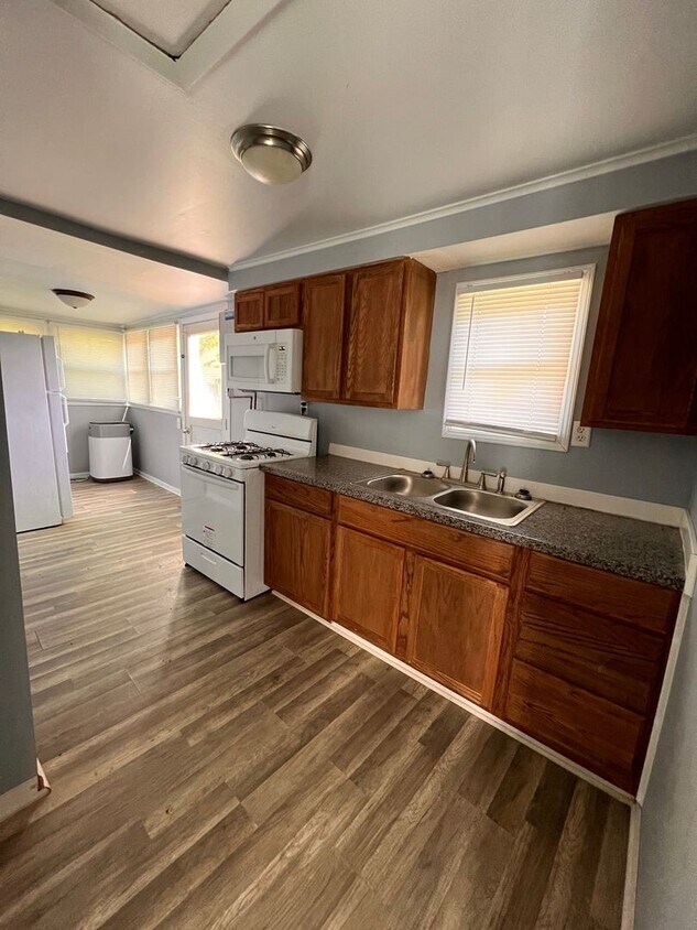 Primary Photo - Welcome to this charming 2 bedroom, 1 bath...
