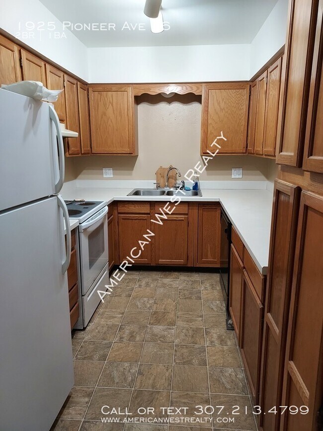 Building Photo - Nice condo with garage