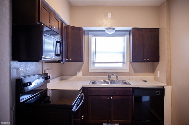 Building Photo - 3 br, 1.5 bath House - 735 Watkins St SE