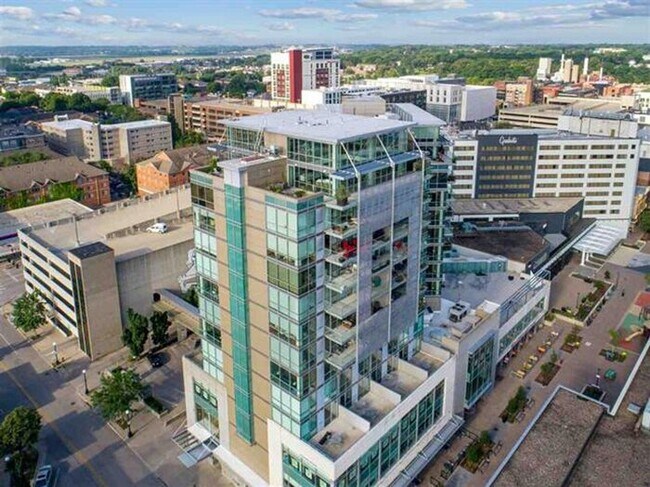 Foto del edificio - $3,900 | 2 Bedroom, 2 Bathroom Luxury Condo | No Pets | Available for 08/01/26 move-in!