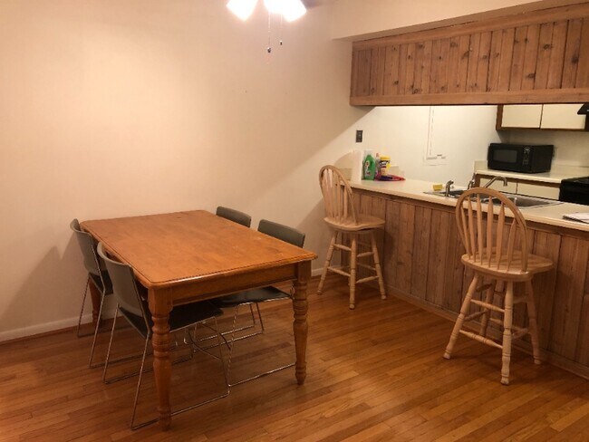 Foto del edificio - 210 Finley Forest Dr