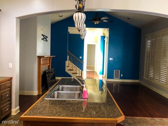 Building Photo - 3 br, 2.5 bath House - 111 Flamingo Row