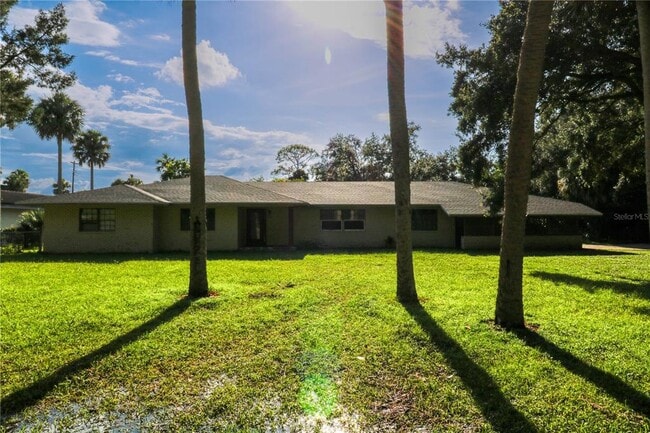Building Photo - 112 Crescent Blvd