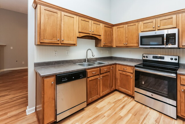 Building Photo - 7135 Maple Grove Rd